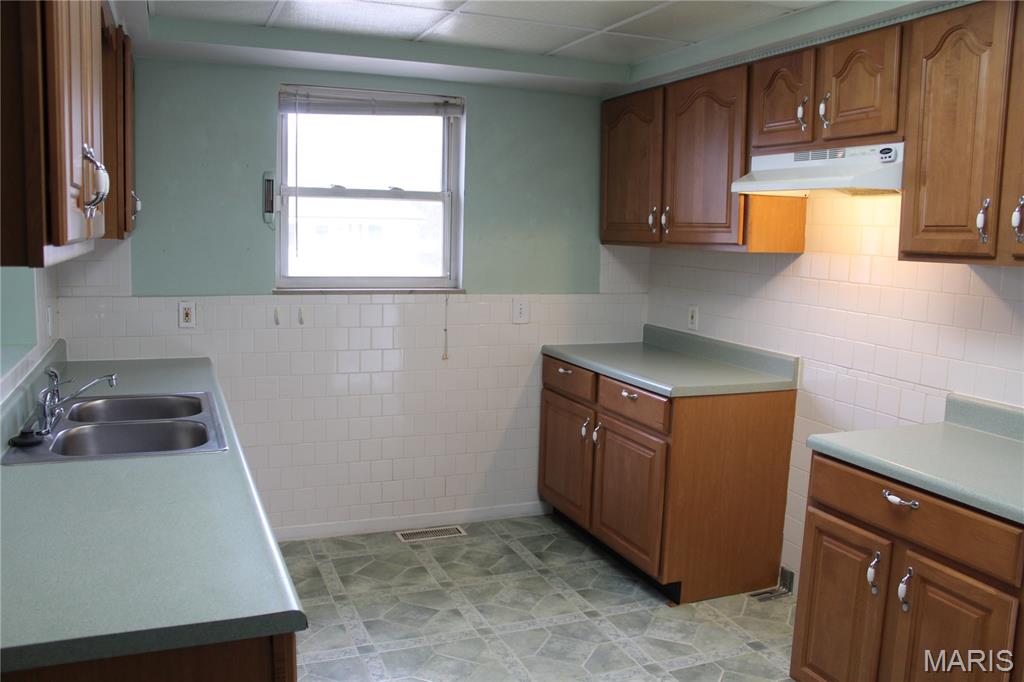 8920 Lackland Road Overland, MO 63114 - Photo 4 of 23