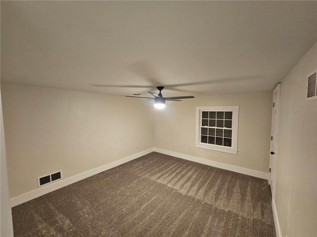 539 Walnut Street Vandergrift, PA 15690 - Photo 18 of 33 an empty room with windows