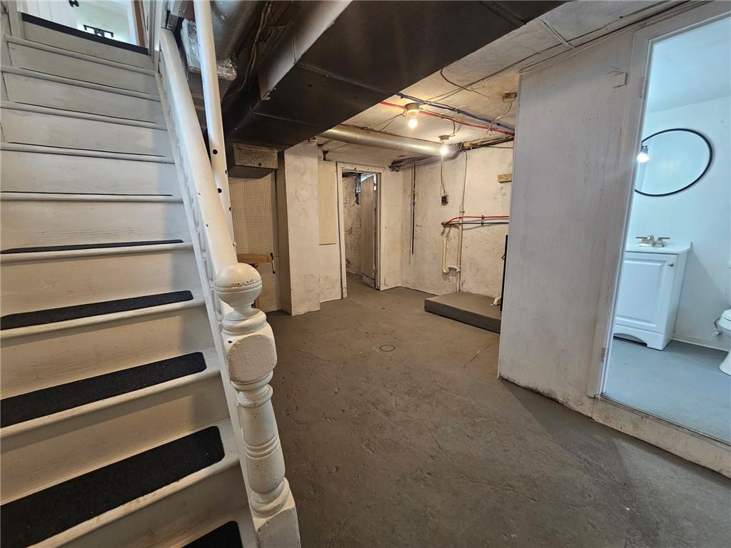 539 Walnut Street Vandergrift, PA 15690 - Photo 26 of 33 a view of an empty room