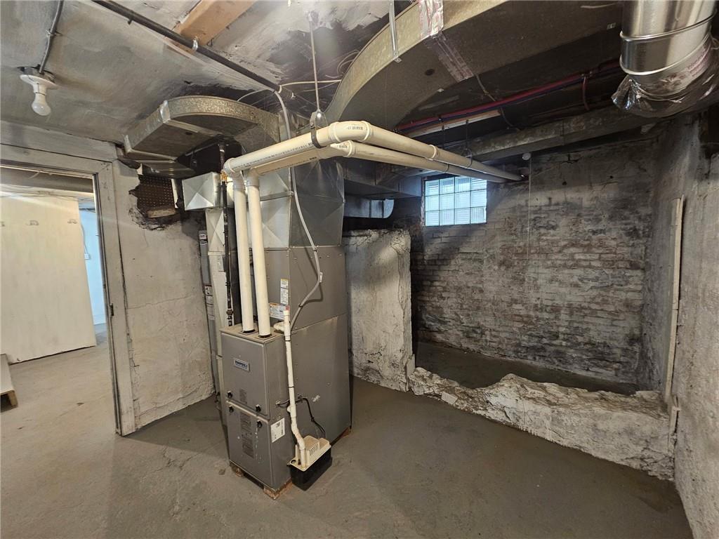 539 Walnut Street Vandergrift, PA 15690 - Photo 31 of 33 a view of a garage with rack