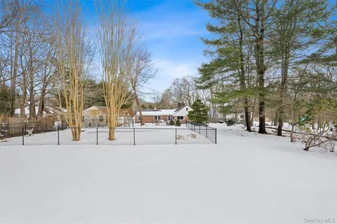 $1,150,000 | 29 Squiretown Road, Unit D, Hampton Bays, NY 11946