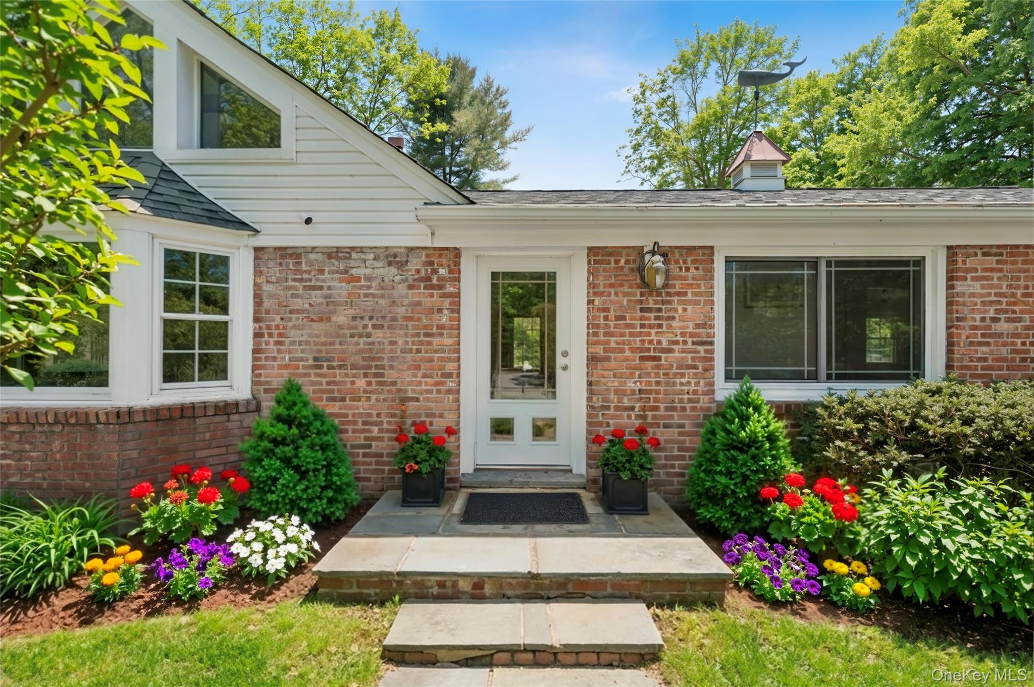 29 Squiretown Road, Unit D Hampton Bays, NY 11946 - Photo 3 of 26 Virtual Season Change