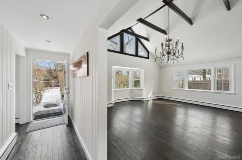 $1,150,000 | 29 Squiretown Road, Unit D, Hampton Bays, NY 11946