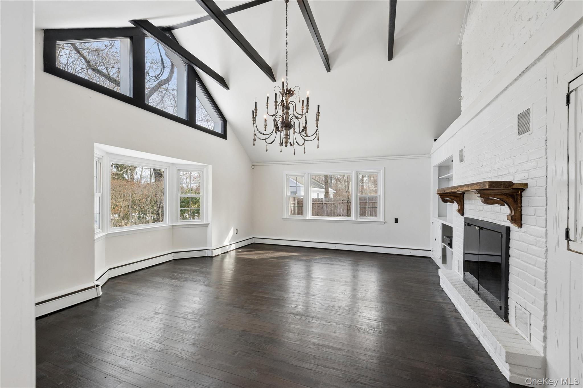 29 Squiretown Road, Unit D Hampton Bays, NY 11946 - Photo 6 of 26 Living Room