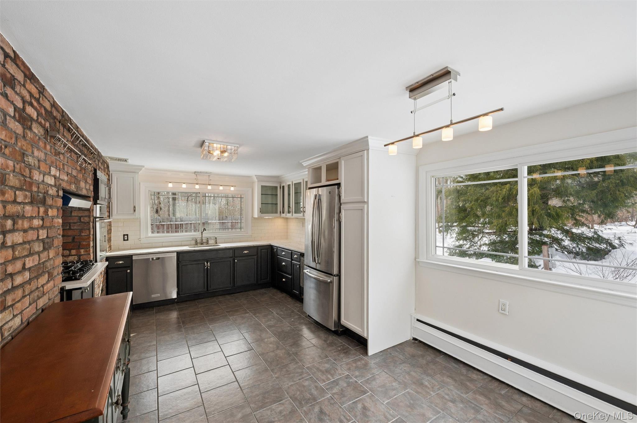 29 Squiretown Road, Unit D Hampton Bays, NY 11946 - Photo 10 of 26 Eat in Kitchen with view of Backyard