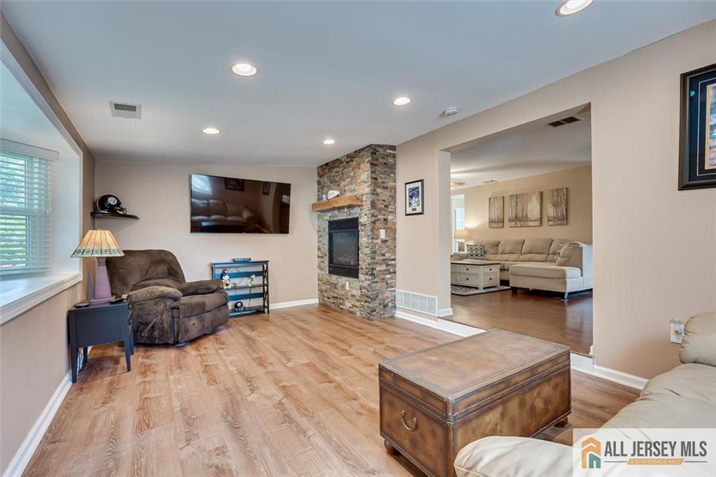 39 Kendall Road Kendall Park, NJ 08824 - Photo 18 of 41