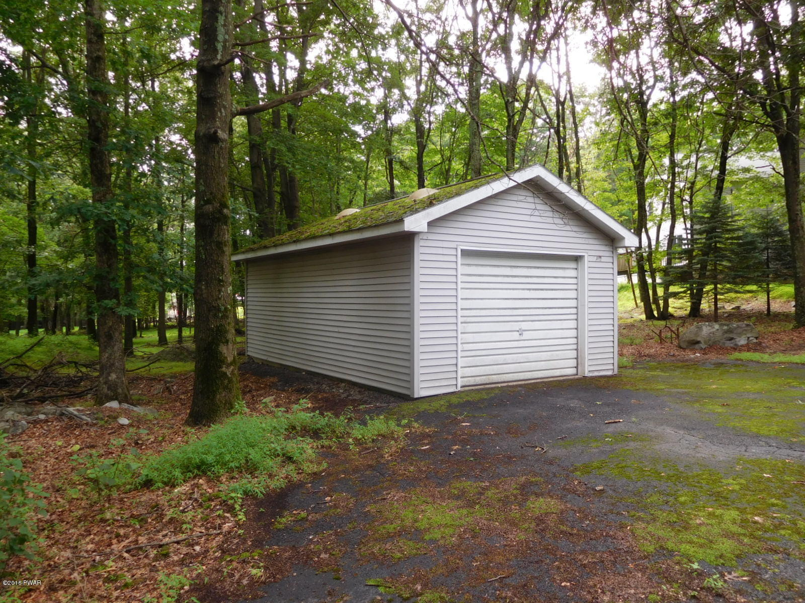 1425 Pine Ridge Bushkill, PA 18324 - Photo 6 of 25