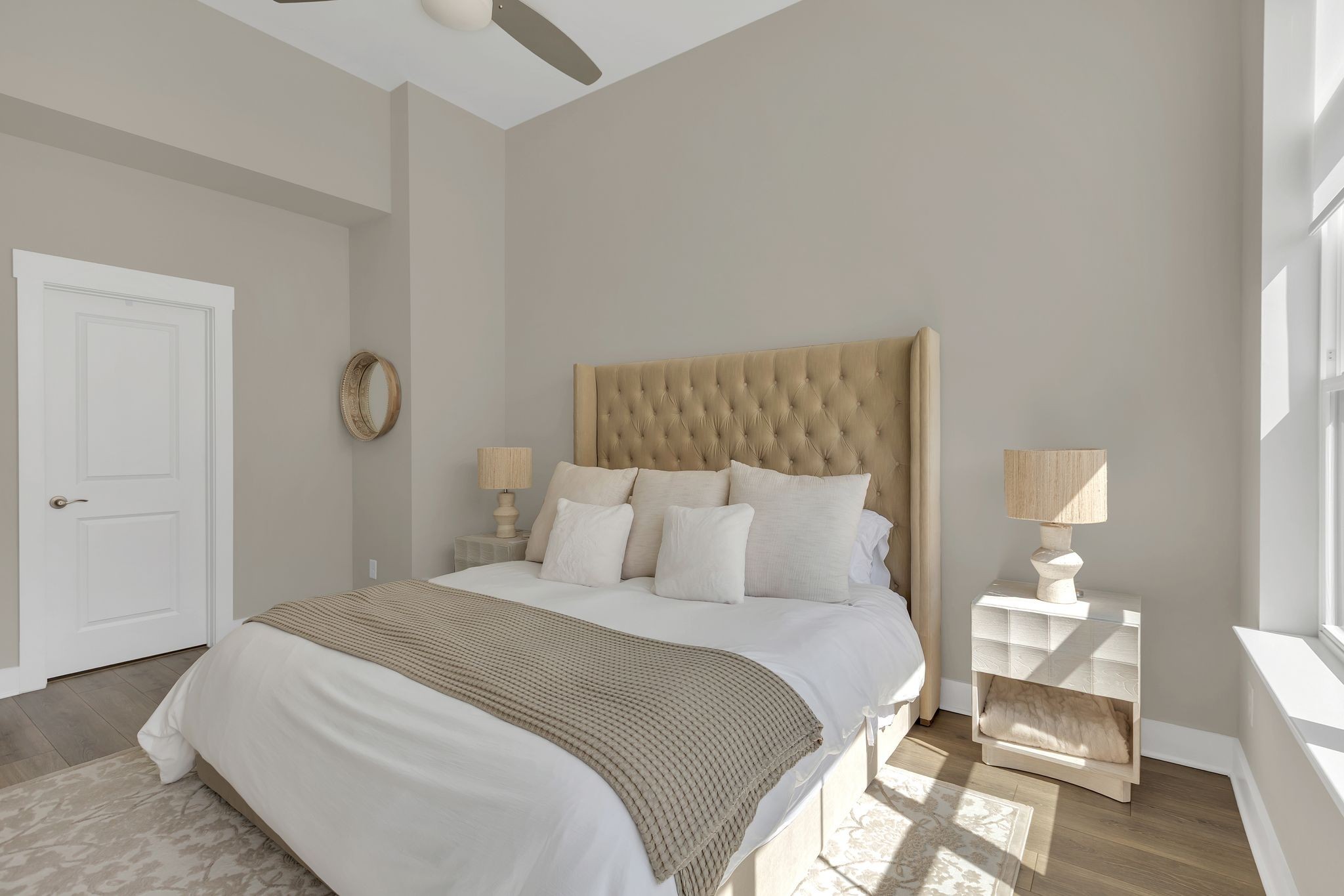 253 Stonecrest Drive Nashville, TN 37209 - Photo 20 of 36 a bedroom with a bed and a table