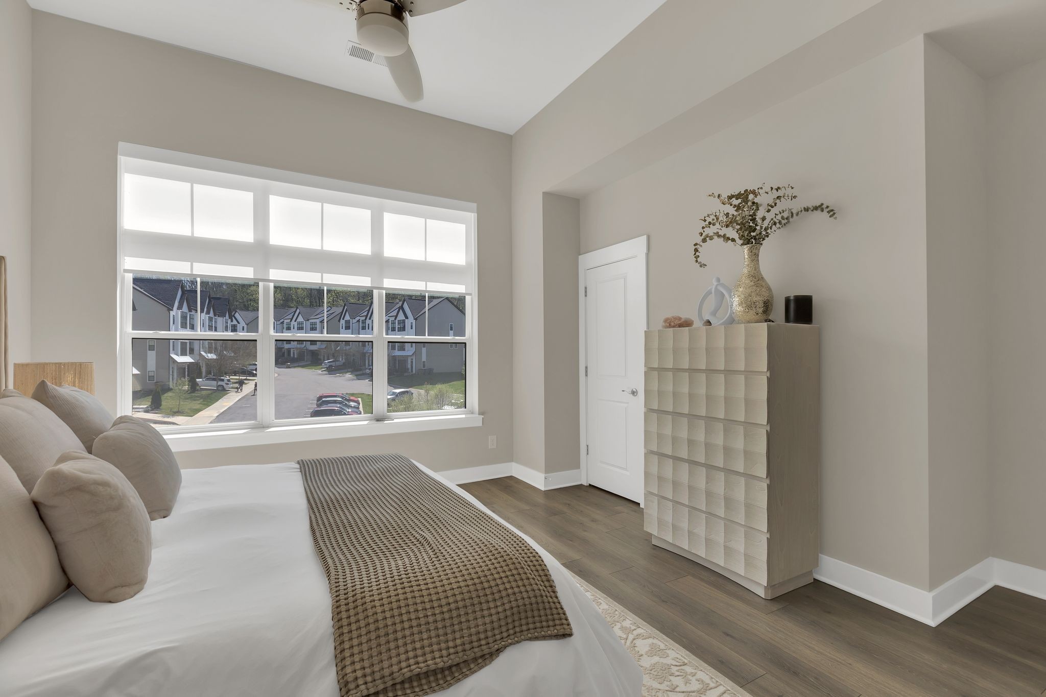 253 Stonecrest Drive Nashville, TN 37209 - Photo 21 of 36 a living room with furniture and a window
