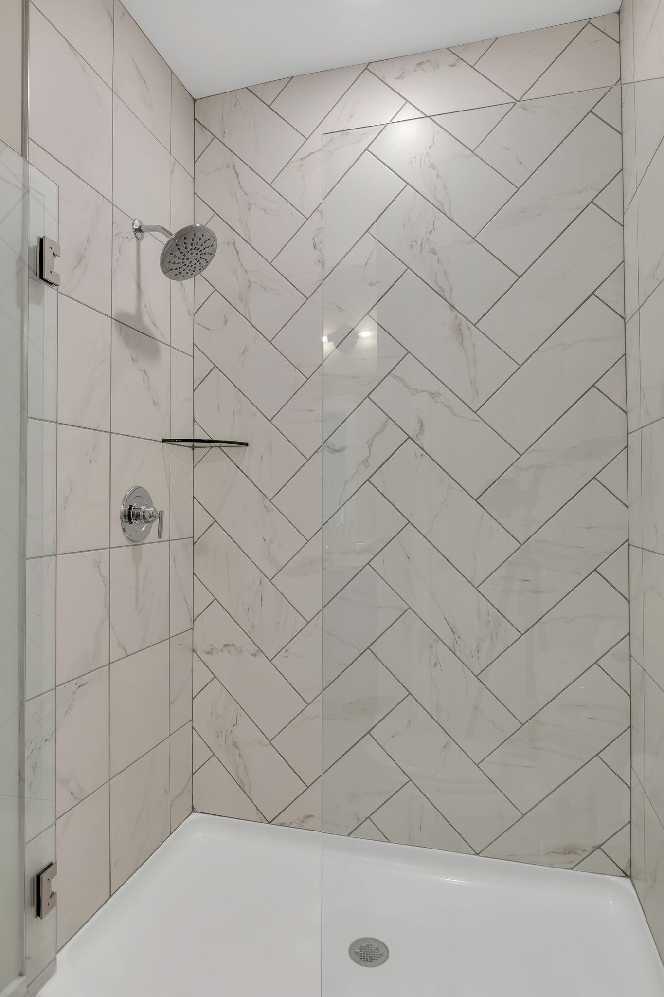 253 Stonecrest Drive Nashville, TN 37209 - Photo 29 of 36 a bathroom with a white bathtub and shower