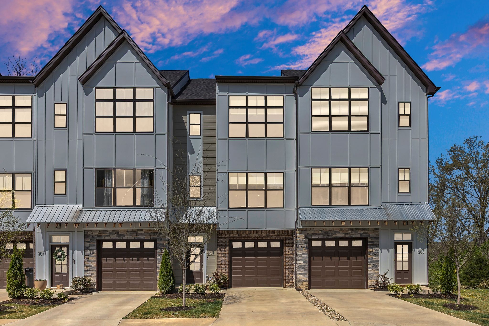 253 Stonecrest Drive Nashville, TN 37209 - Photo 3 of 36 a front view of a residential apartment building with a yard