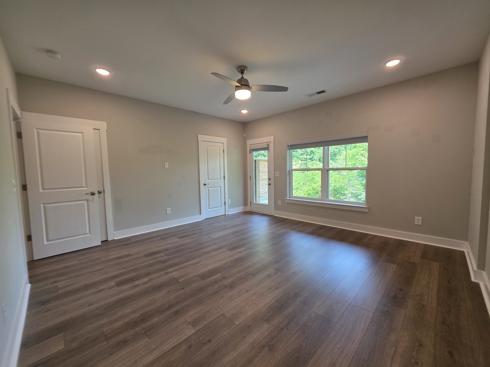 253 Stonecrest Drive Nashville, TN 37209 - Photo 32 of 36 an empty room with wooden floor and windows