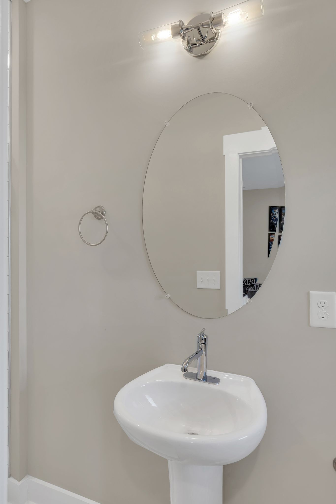 253 Stonecrest Drive Nashville, TN 37209 - Photo 33 of 36 a bathroom with a sink a mirror and vanity