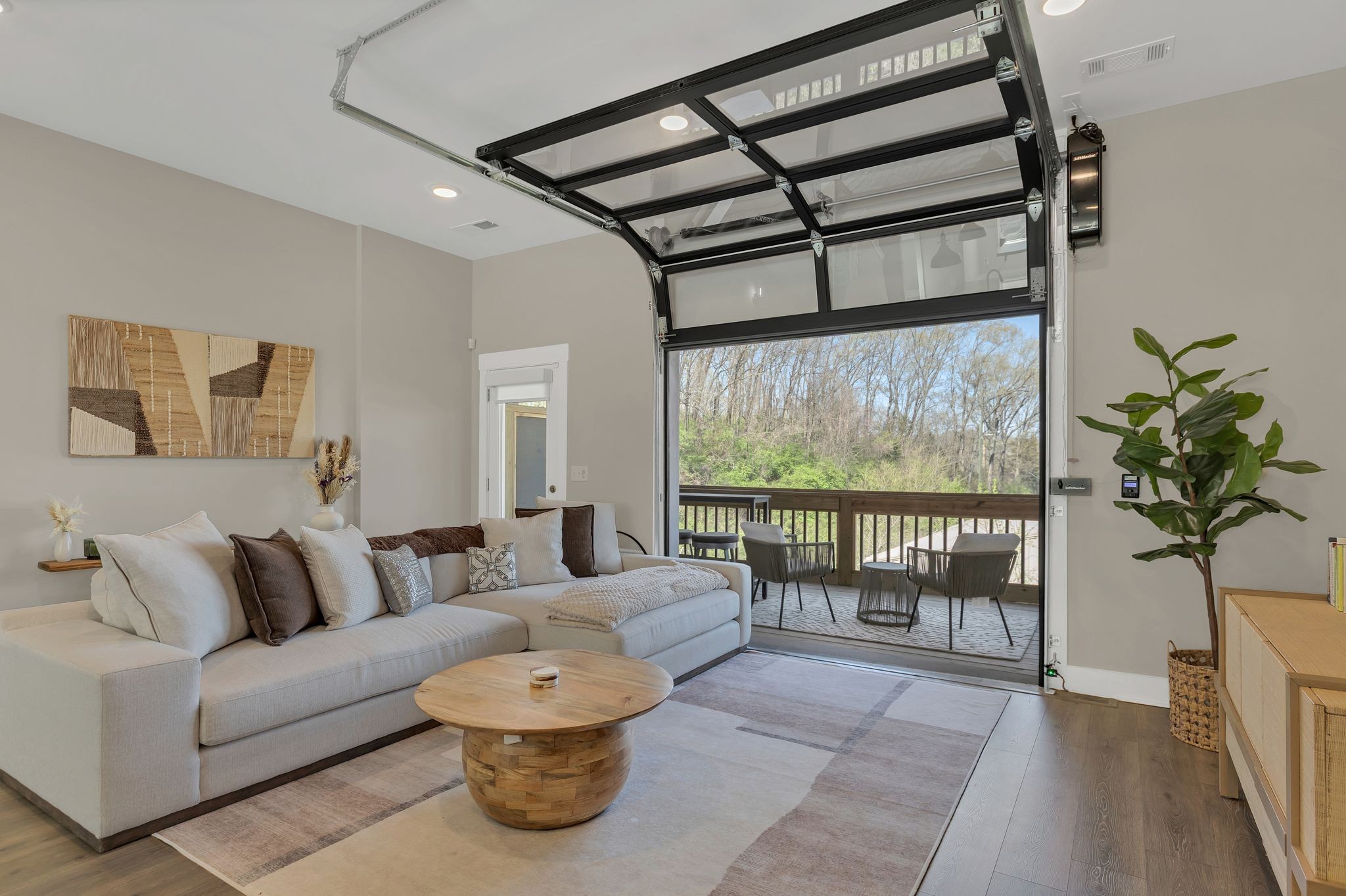 253 Stonecrest Drive Nashville, TN 37209 - Photo 10 of 36 a living room with furniture and a potted plant