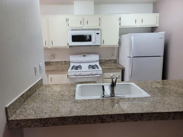 $2,500 | 74131 Catalina Way, Palm Desert, CA 92260