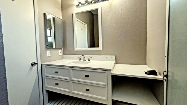 $2,500 | 74131 Catalina Way, Palm Desert, CA 92260