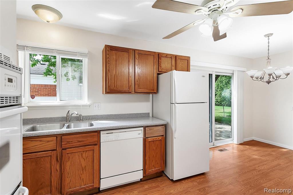 12062 Racine Road Warren, MI 48093 - Photo 13 of 46