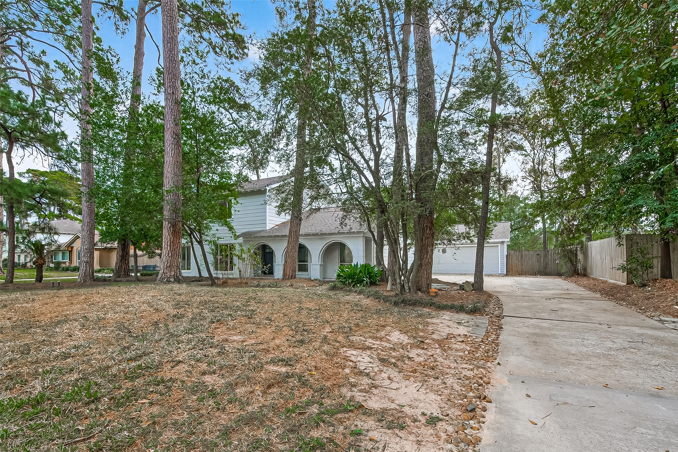 6211 Allentown Drive Spring, TX 77389 - Photo 34 of 39 Long driveway to the two car garage.