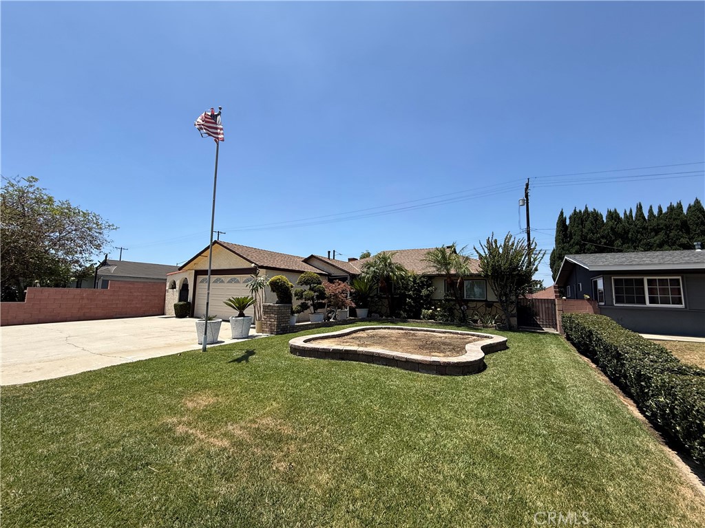 221 South Ranburn Avenue Azusa, CA 91702 - Photo 2 of 7