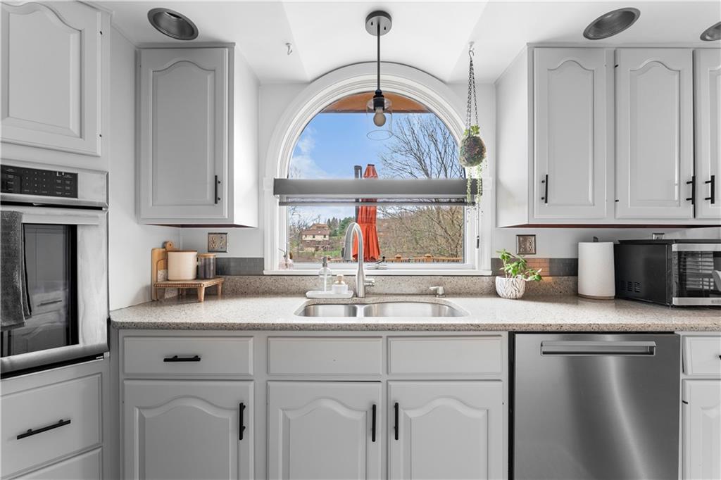 1214 Wakefield Road Jefferson Hills, PA 15025 - Photo 19 of 46 Gallery Image 19