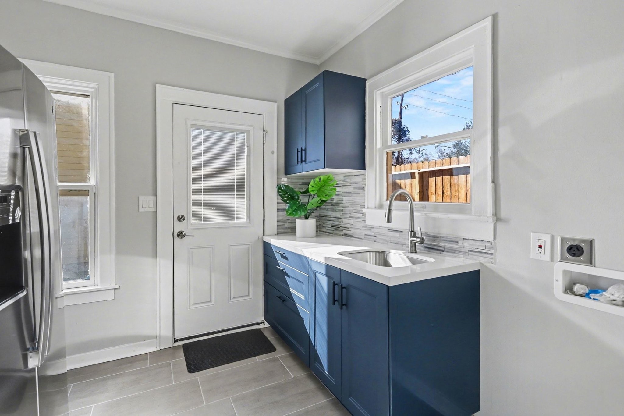 1901 Lexington Street Houston, TX 77098 - Photo 16 of 32 This utility room offers practical elegance with an additional sink, ample cabinetry, and space for a full-size stackable washer/dryer.