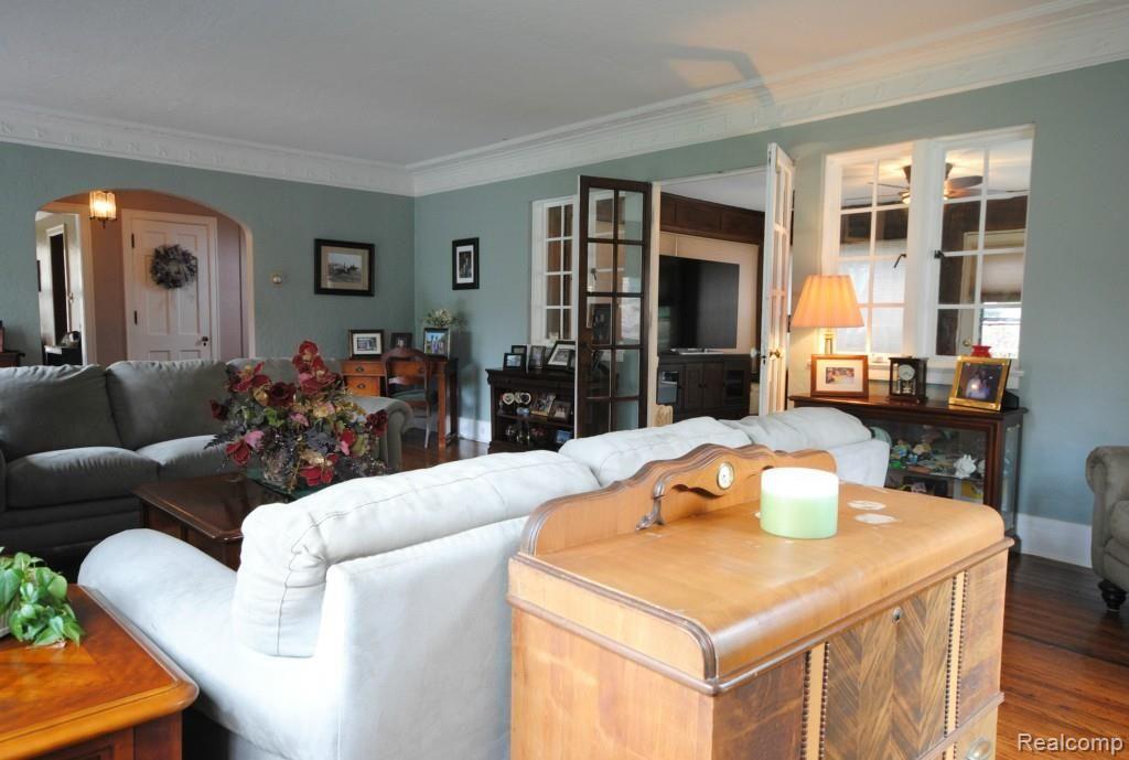 1328 Berkshire Road Grosse Pointe, MI 48230 - Photo 6 of 27 DSC_7783.jpg