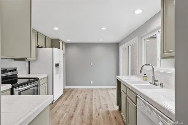 $4,800 | 11 Chardonnay, Unit 58, Irvine, CA 92614