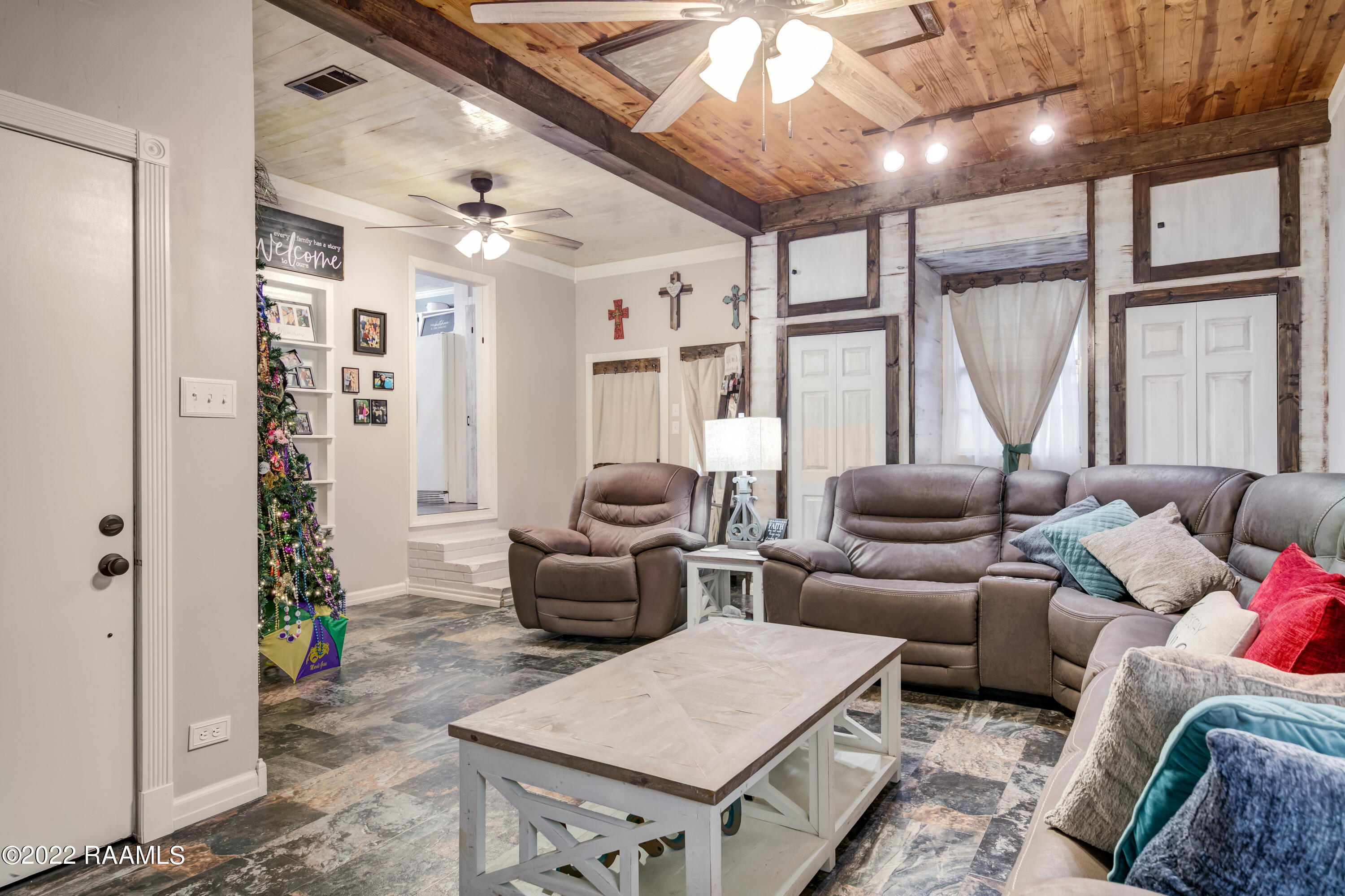 518 Loreauville Road New Iberia, LA 70563 - Photo 2 of 23 518 Loreauville -4 - Copy