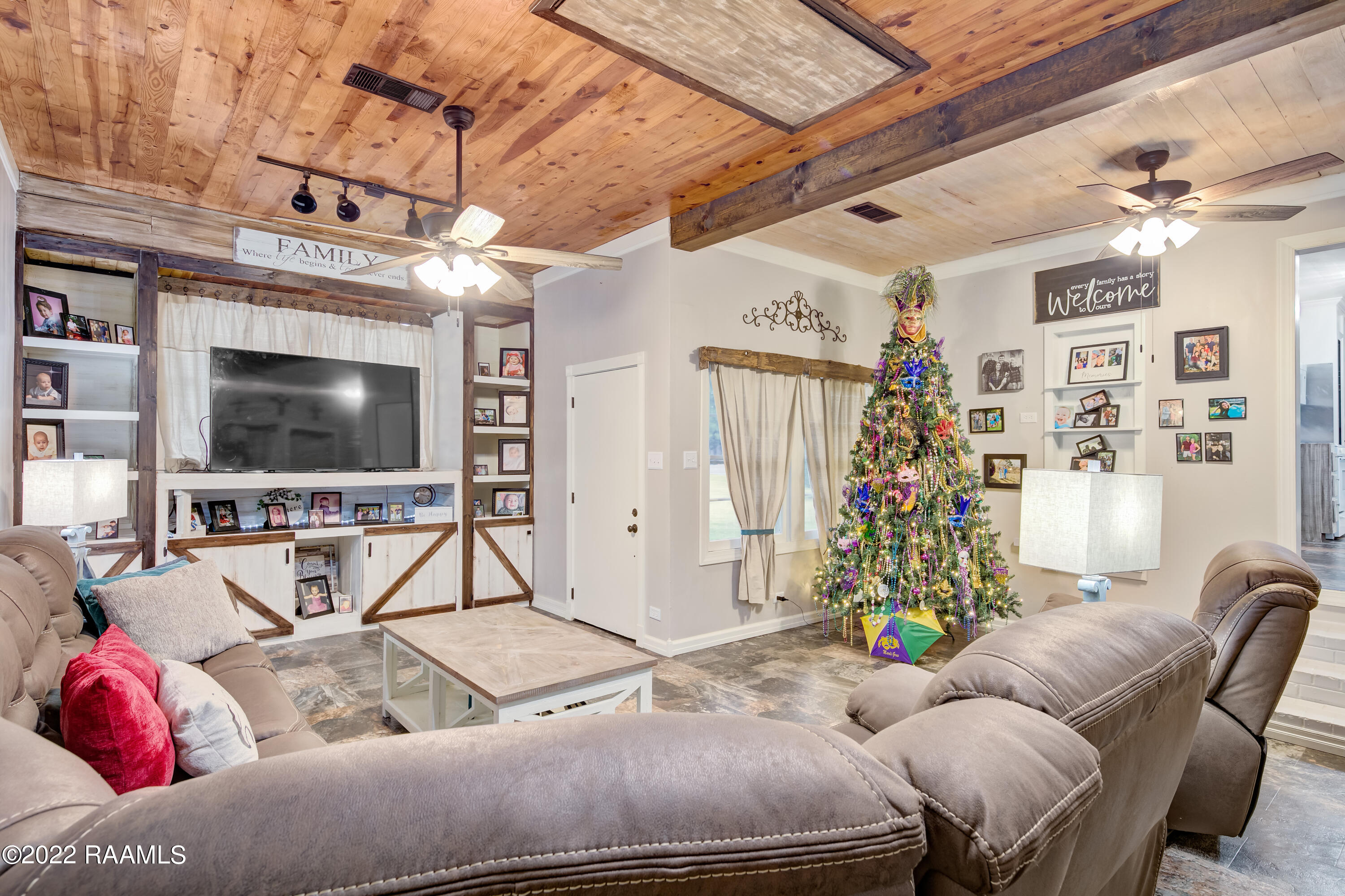 518 Loreauville Road New Iberia, LA 70563 - Photo 3 of 23 518 Loreauville -5 - Copy