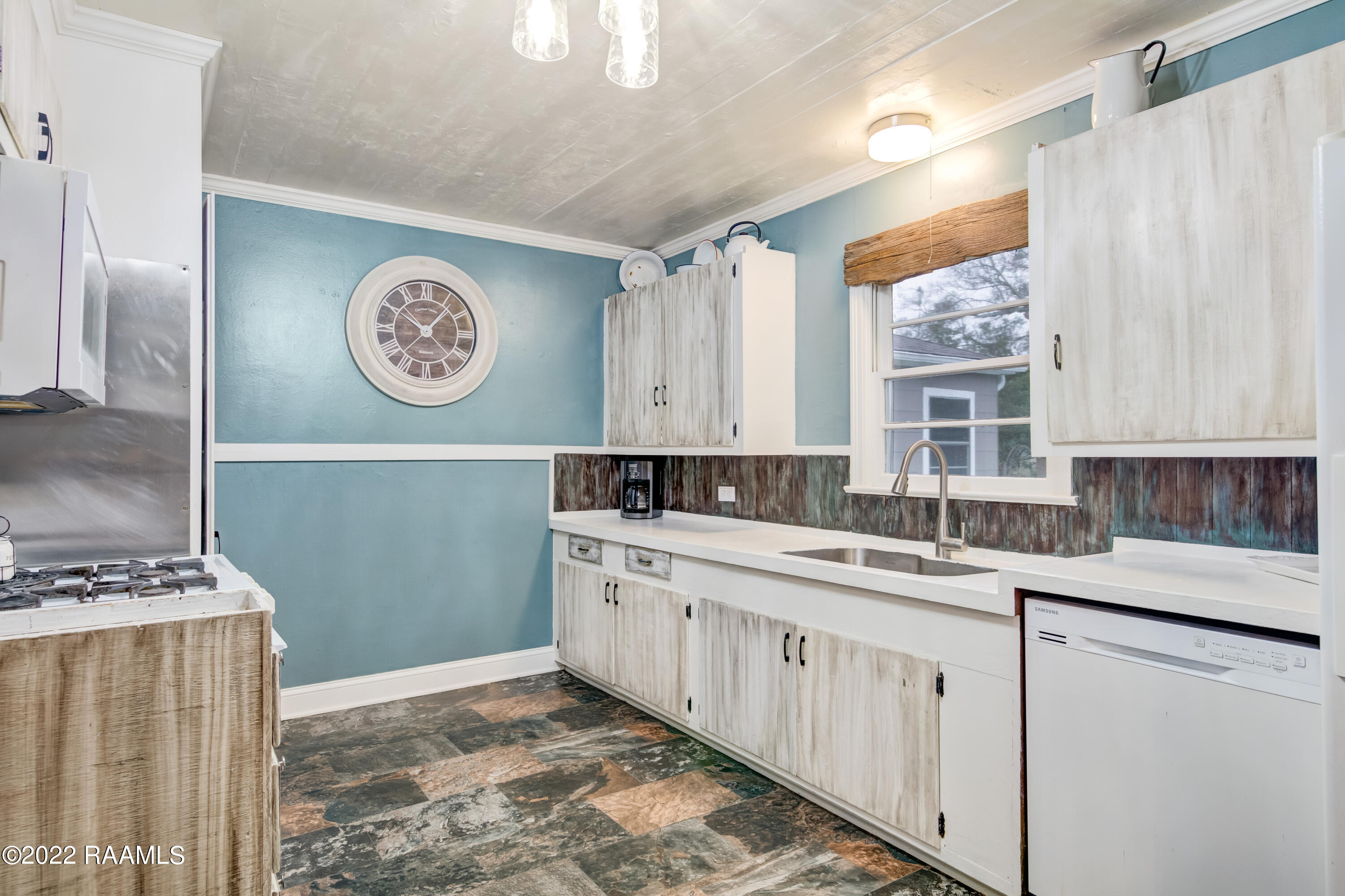 518 Loreauville Road New Iberia, LA 70563 - Photo 8 of 23 518 Loreauville -10