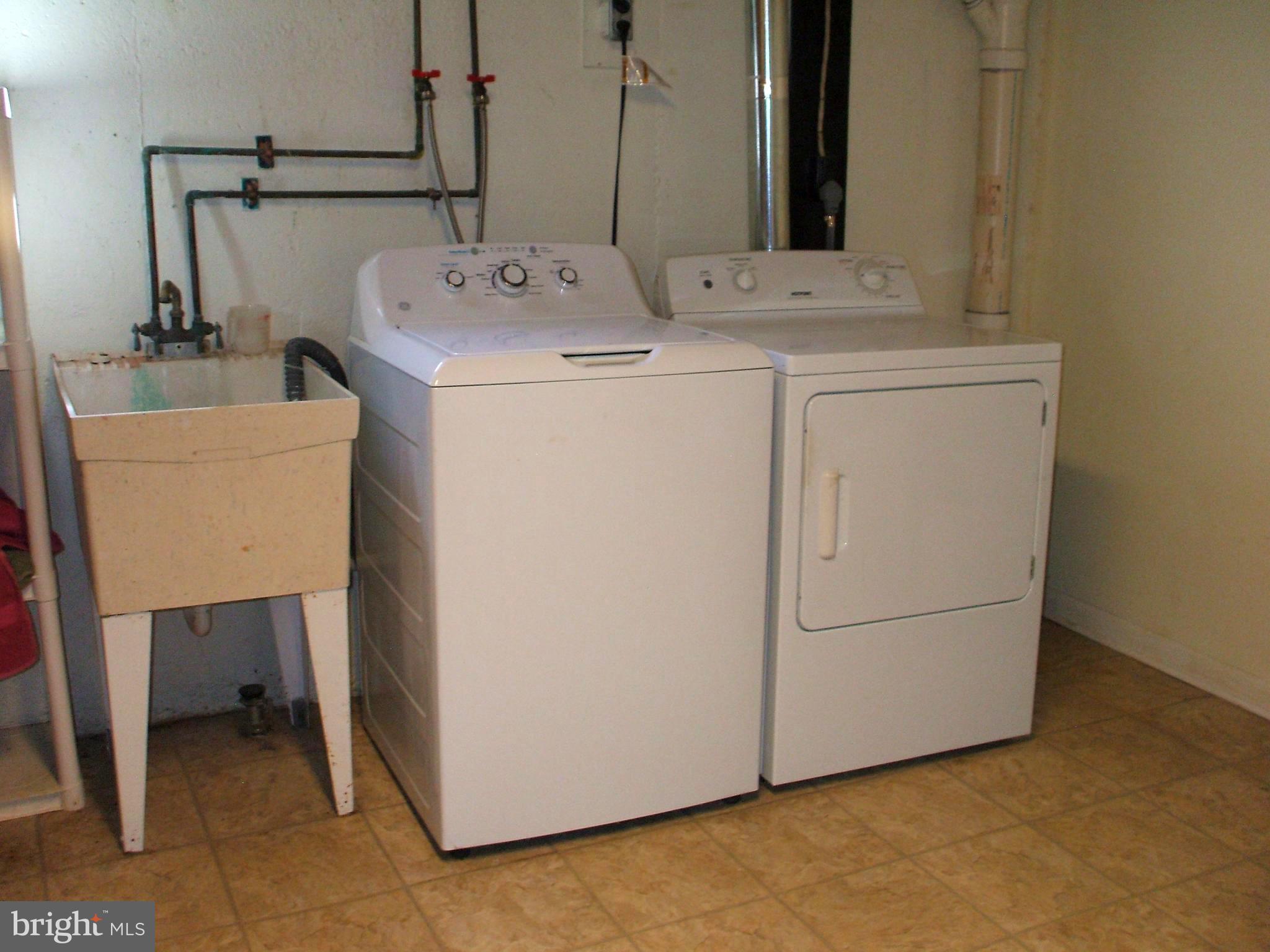 838 Colwell Road Swarthmore, PA 19081 - Photo 6 of 16 Utility Room Laundry W/Tub - Washer & Dryer Incl.