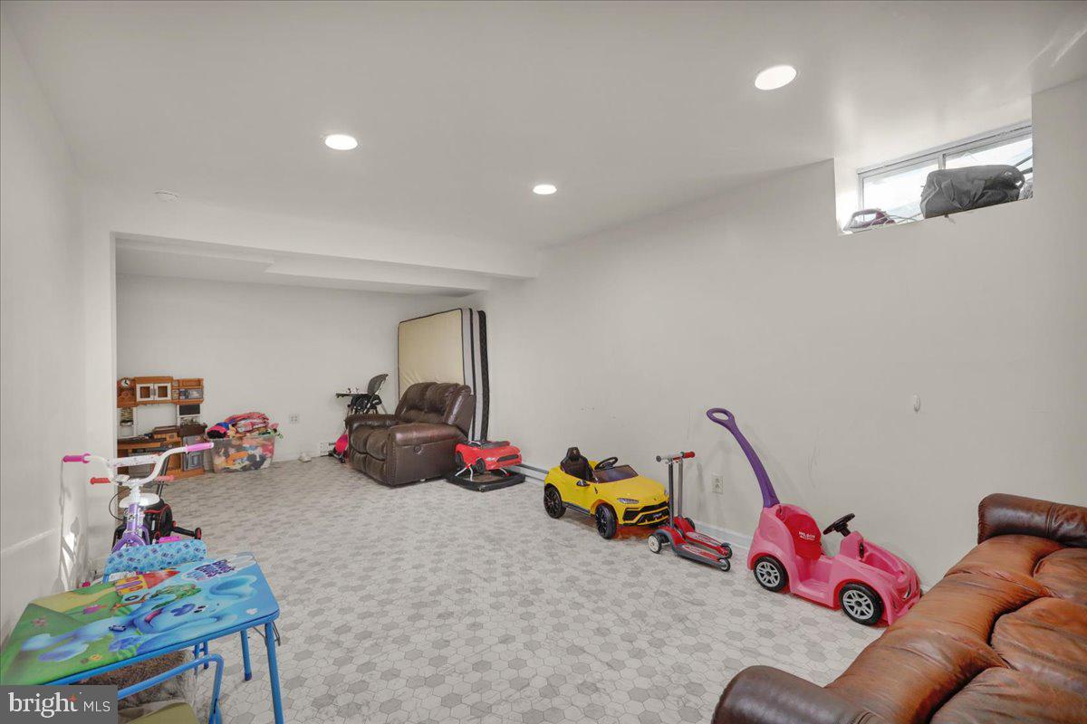 383 Oneida Drive Reading, PA 19608 - Photo 22 of 27 a living room with furniture