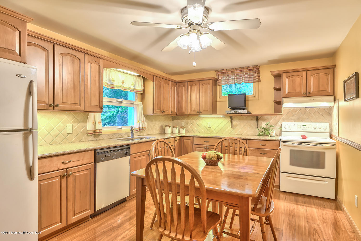 52 Line Road Holmdel, NJ 07733 - Photo 13 of 25 52 Line Rd Holmdel NJ 07733-large-016-2-