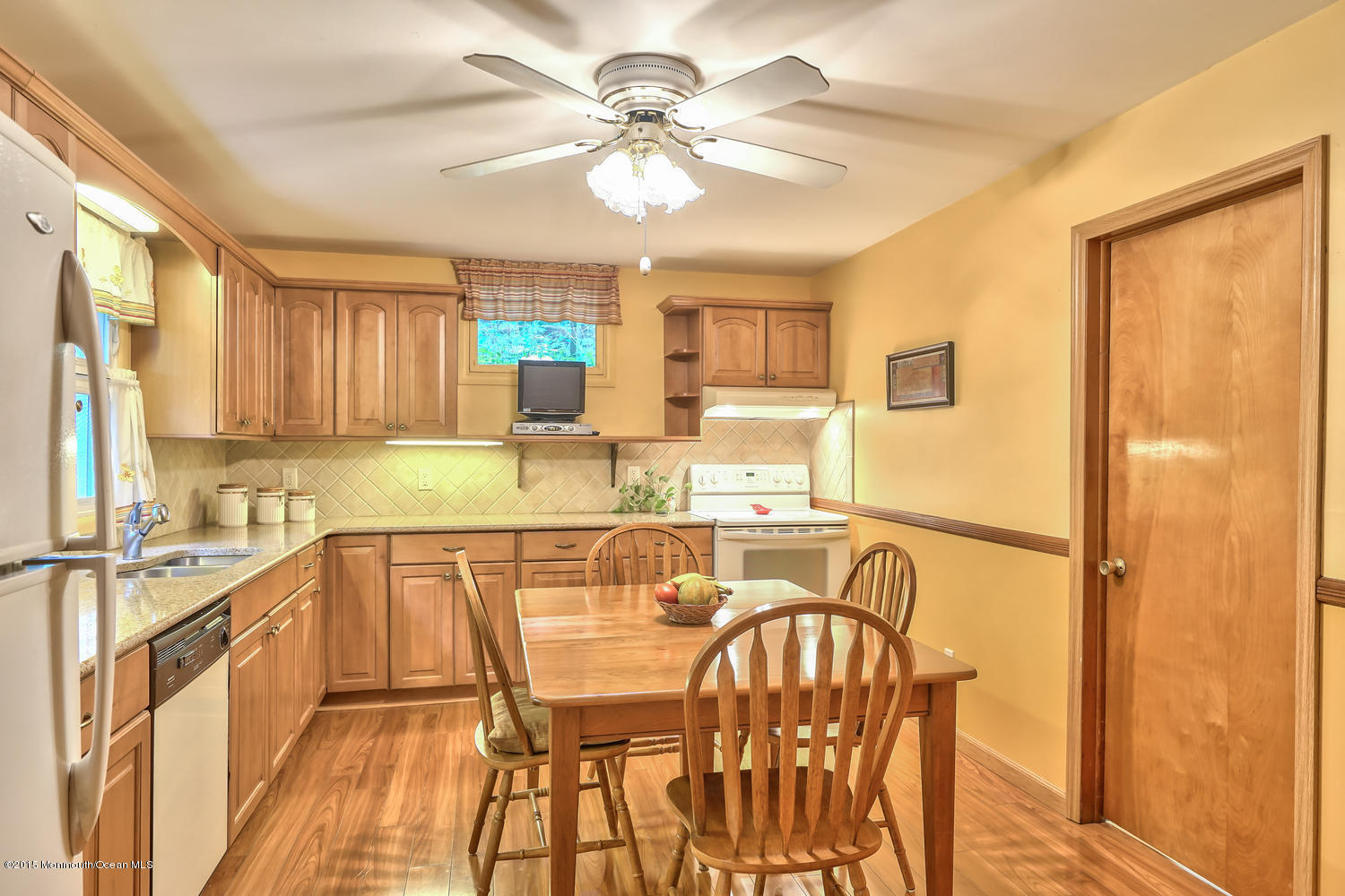 52 Line Road Holmdel, NJ 07733 - Photo 15 of 25 52 Line Rd Holmdel NJ 07733-large-018-3-