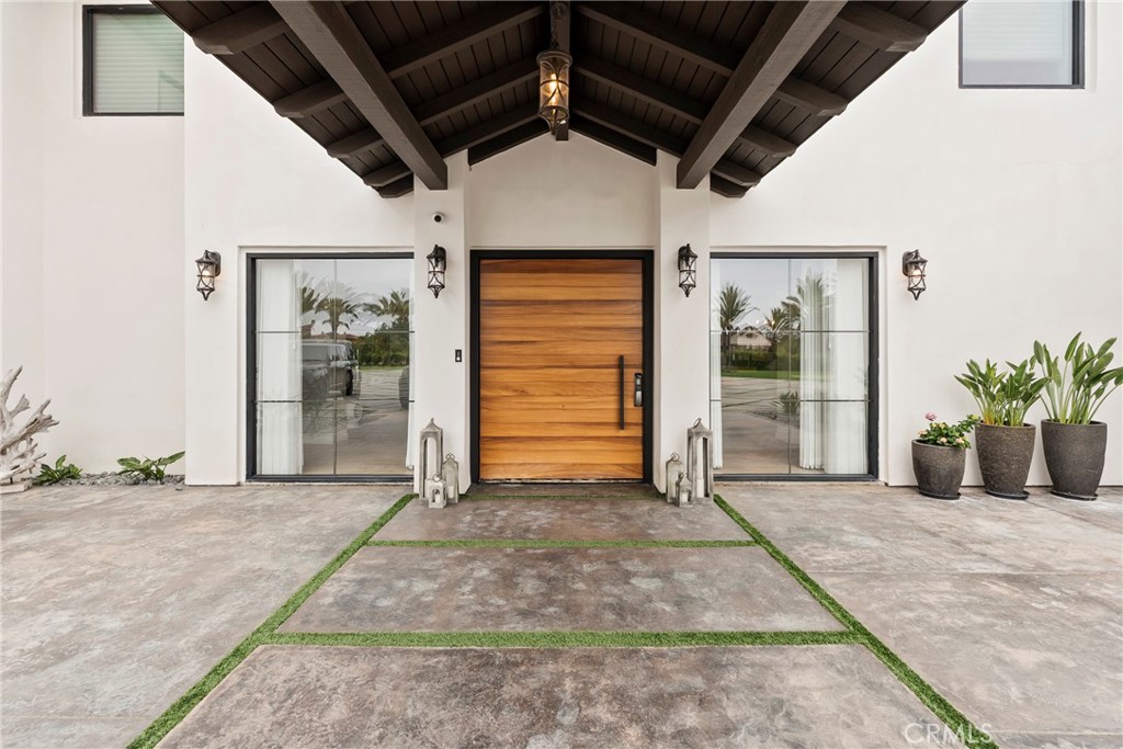 27716 Sycamore Mesa Road Temecula, CA 92590 - Photo 9 of 73 a view of a garage