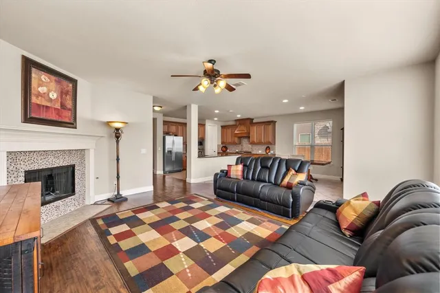 $430,000 | 1112 Vickery Drive, DeSoto, TX 75115