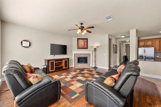 $430,000 | 1112 Vickery Drive, DeSoto, TX 75115