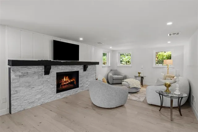 $1,999,000 | 900 Oak Hollow Place, Brandon, FL 33510