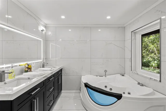 $1,999,000 | 900 Oak Hollow Place, Brandon, FL 33510