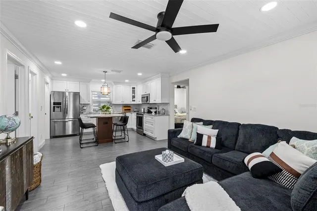 $1,999,000 | 900 Oak Hollow Place, Brandon, FL 33510