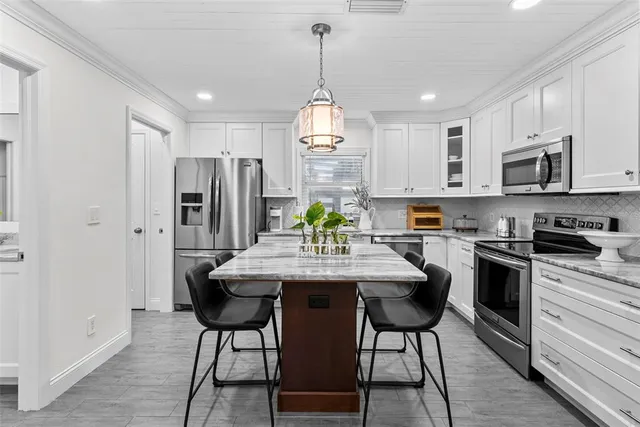 $1,999,000 | 900 Oak Hollow Place, Brandon, FL 33510