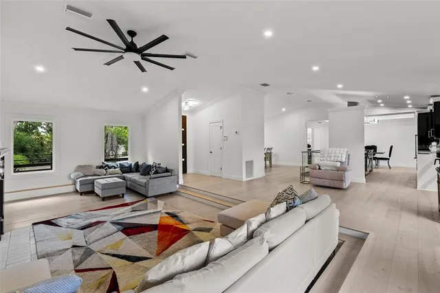 $1,999,000 | 900 Oak Hollow Place, Brandon, FL 33510