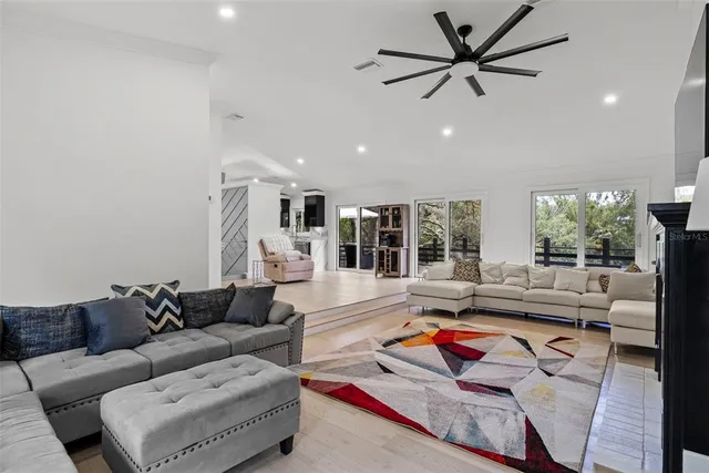 $1,999,000 | 900 Oak Hollow Place, Brandon, FL 33510