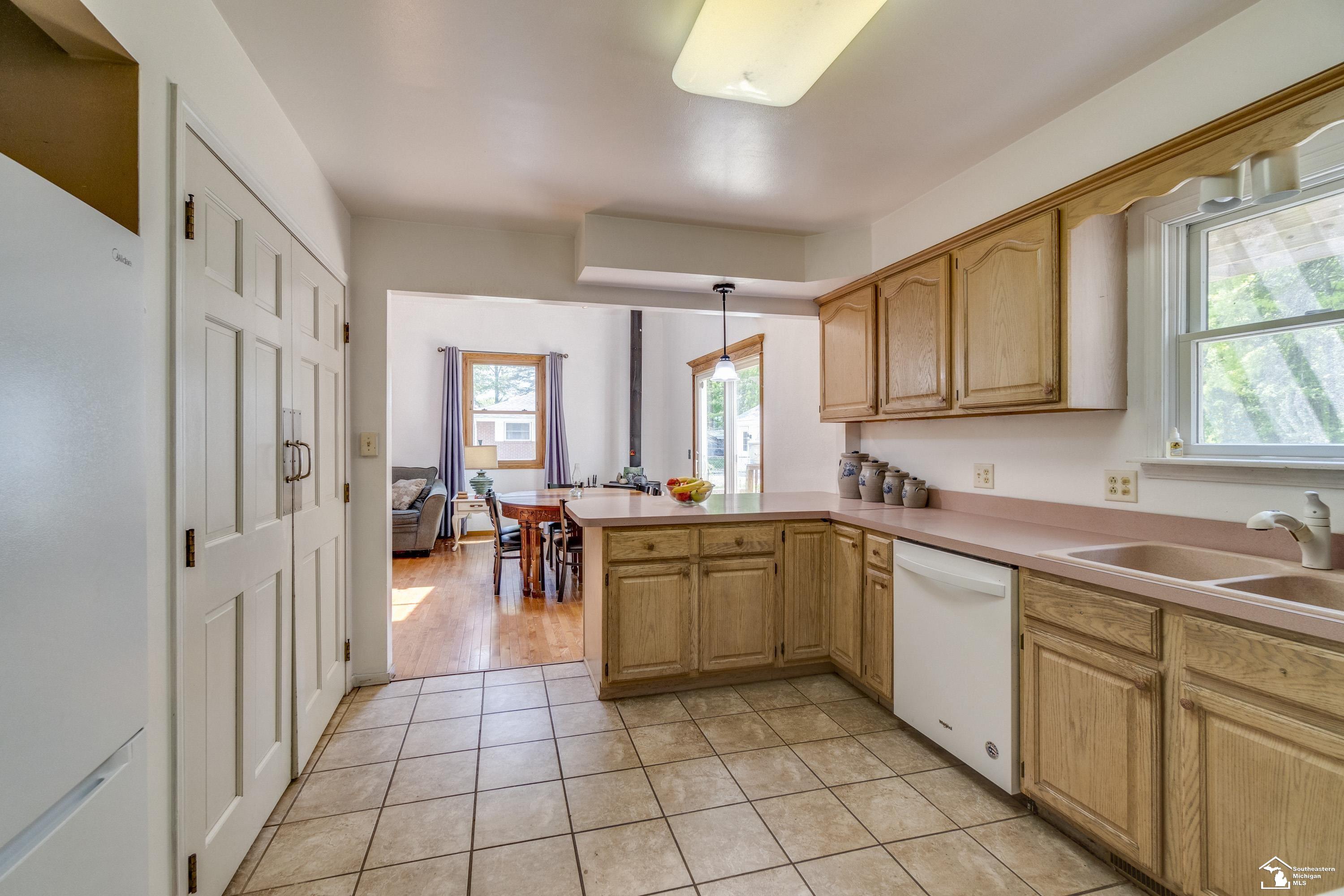 8061 Wiseman Road Lambertville, MI 48144 - Photo 15 of 46