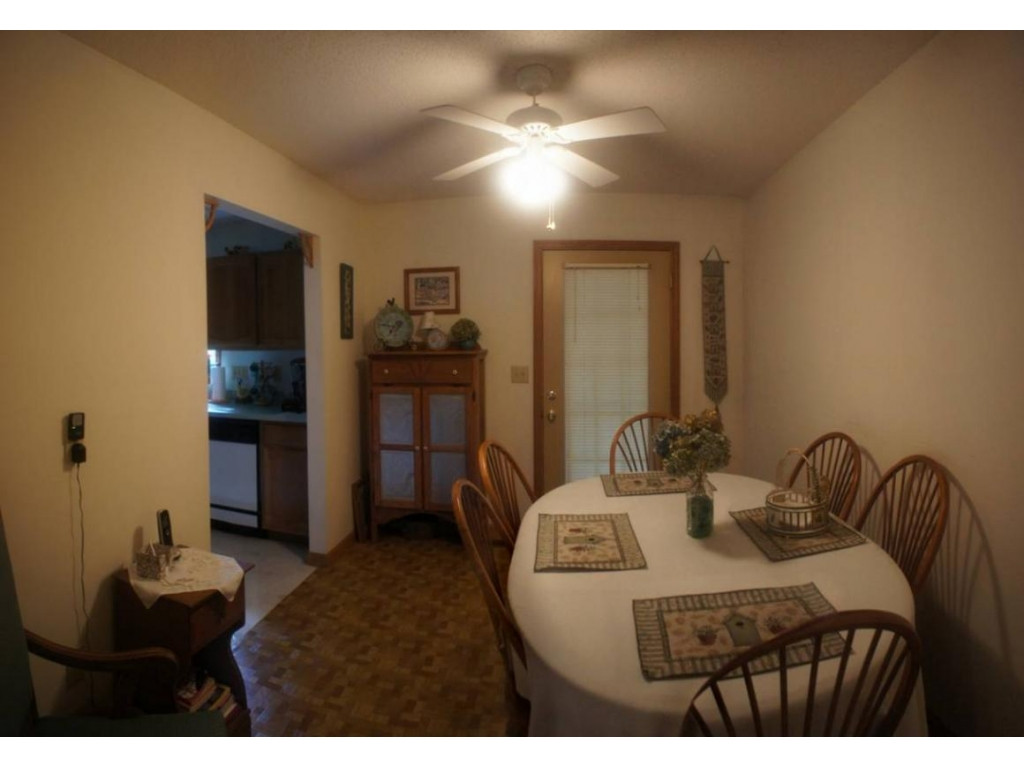 122 West Barton Ridge Road Greeneville, TN 37743 - Photo 4 of 17 Photo 4