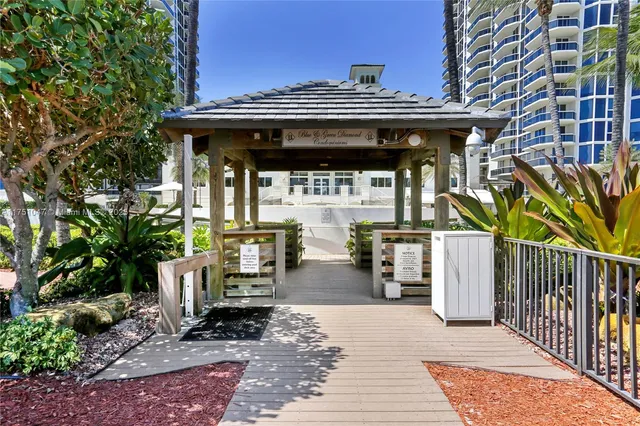$2,100,000 | 4779 Collins Avenue, Unit 2204, Miami Beach, FL 33140