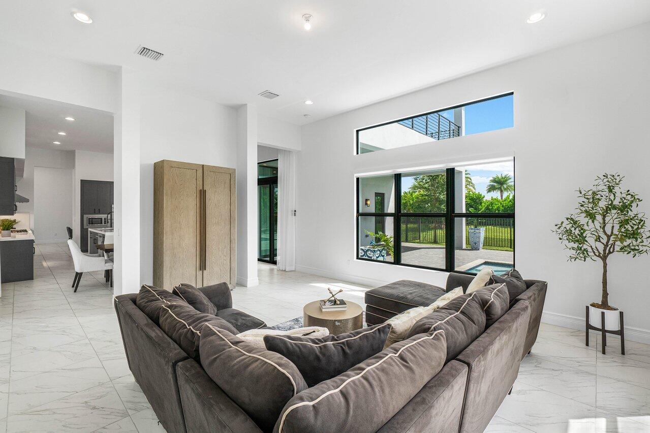 17016 Cappuccino Way Boca Raton, FL 33496 - Photo 25 of 78 Living room