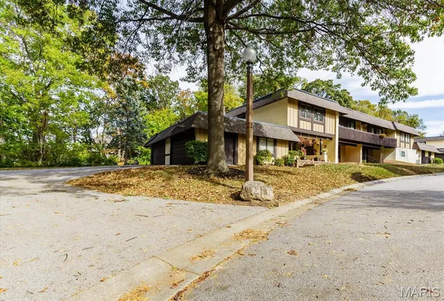 $269,900 | 2623 Hampton Road, Unit A, St. Charles, MO 63303