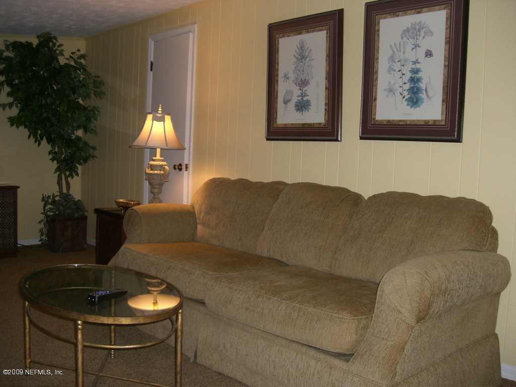 6830 Sans Souci Road Jacksonville, FL 32216 - Photo 12 of 18 Family Room