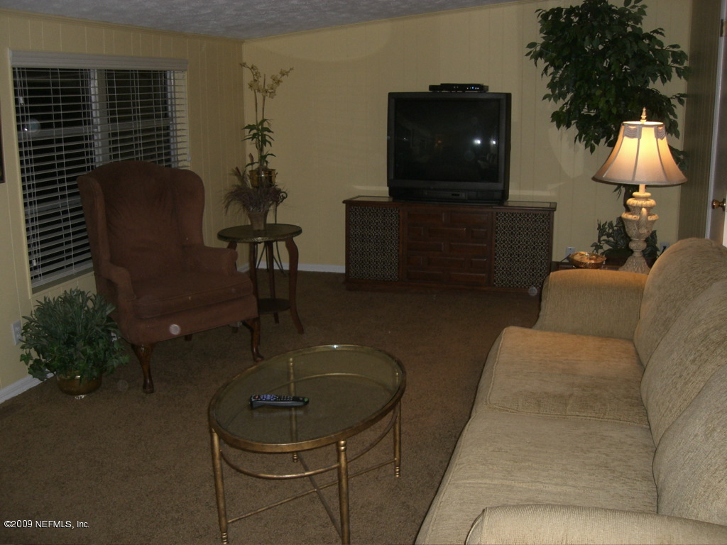 6830 Sans Souci Road Jacksonville, FL 32216 - Photo 13 of 18 Family Room